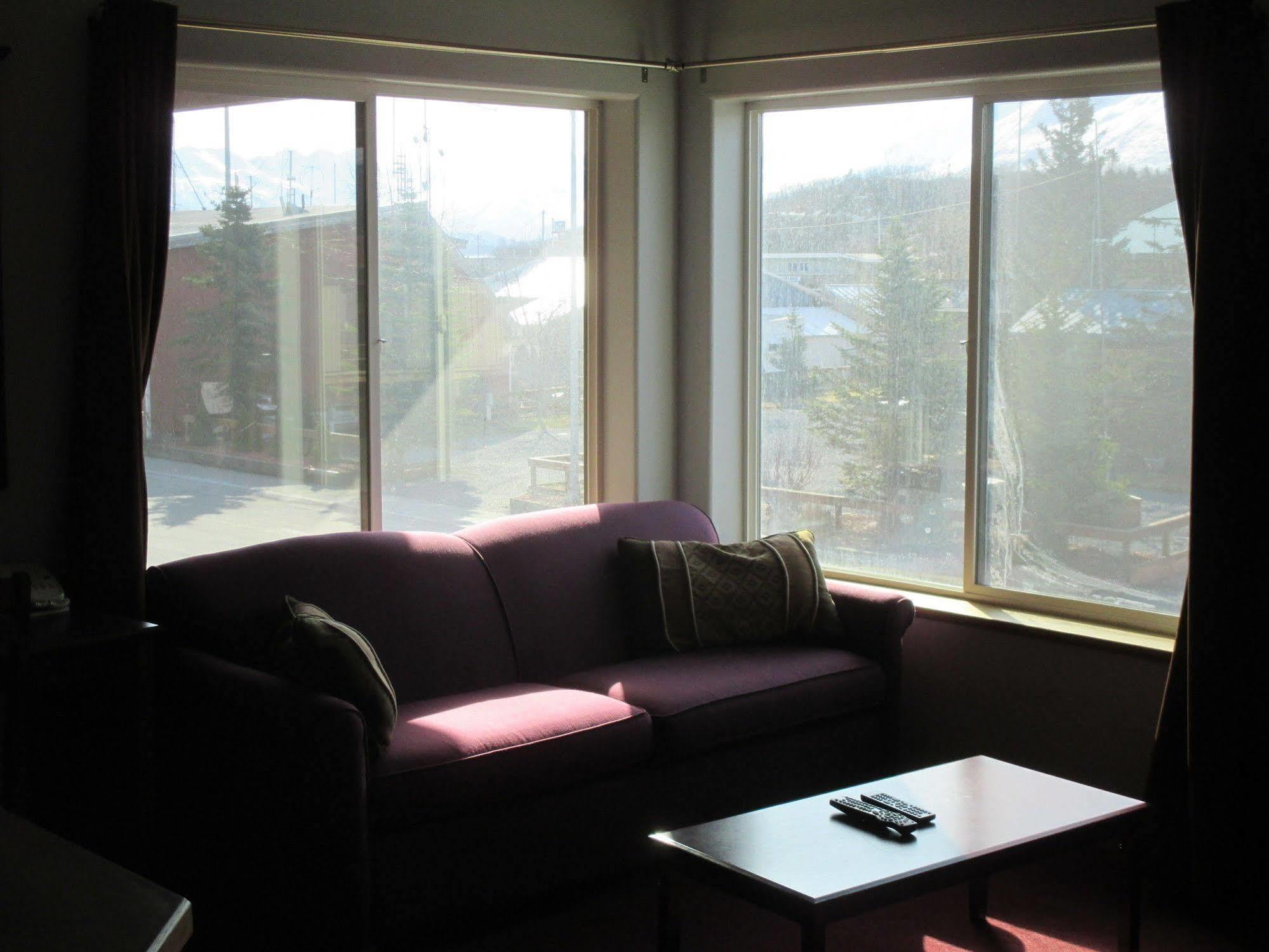 Totem Hotel And Suites Valdez Eksteriør billede